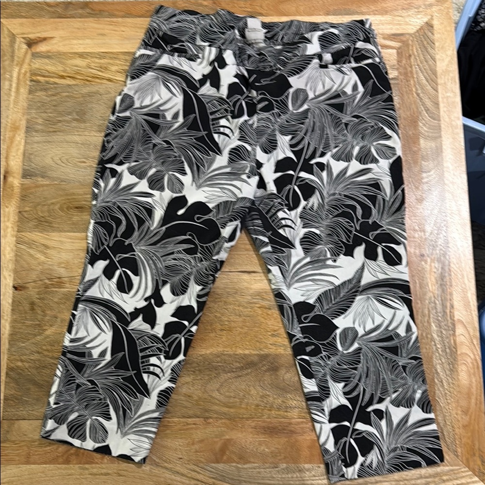 Chico's Black and White Leaf Print Capris